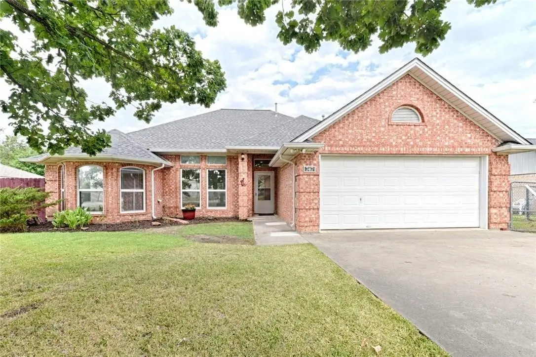 747 E 6th Street, Krum, TX 76249 - #1