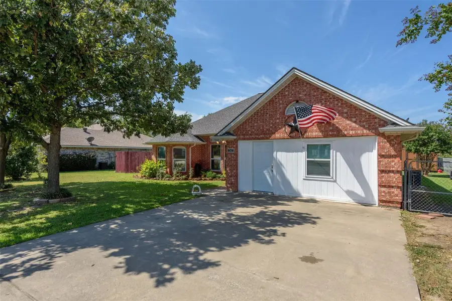 747 E 6th Street, Krum, TX 76249 - #2