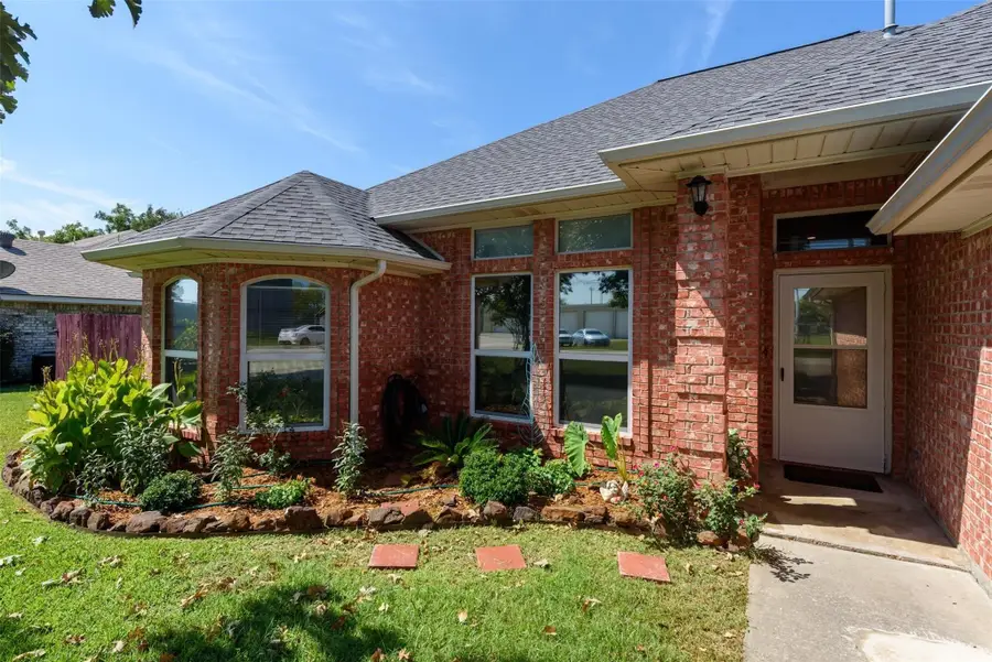 747 E 6th Street, Krum, TX 76249 - #3