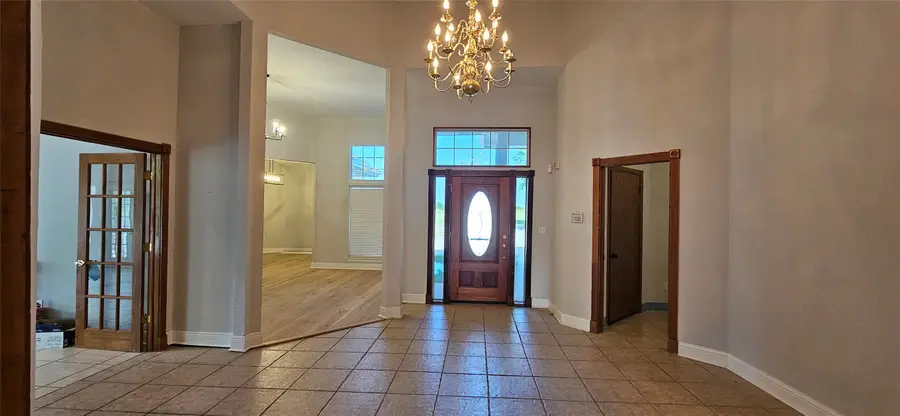 137 Oakview Road, Gainesville, TX 76240 - #2