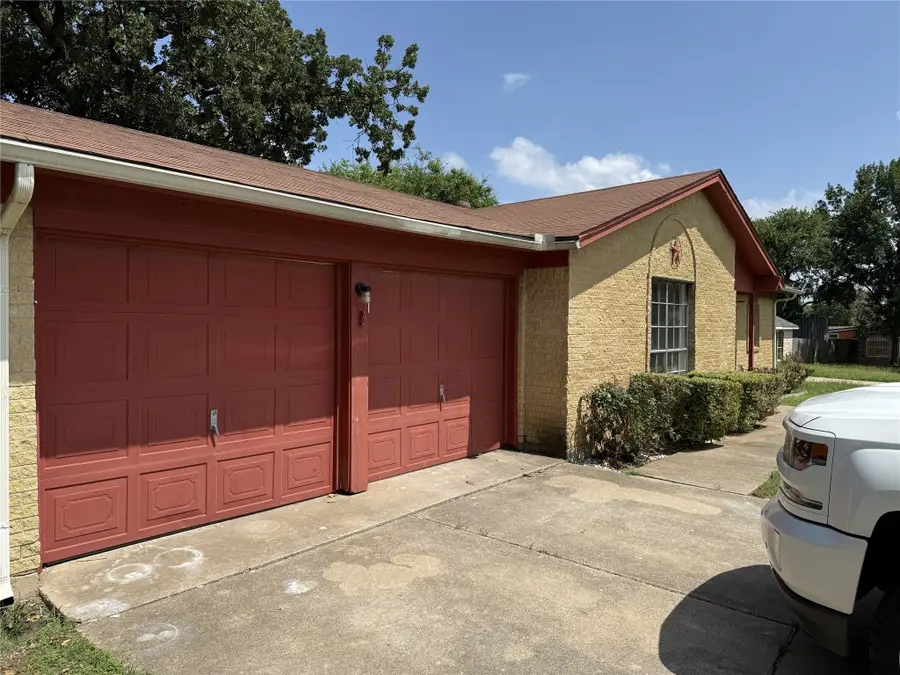 6355 Hanger Park Drive, Forest Hill, TX 76119 - #2