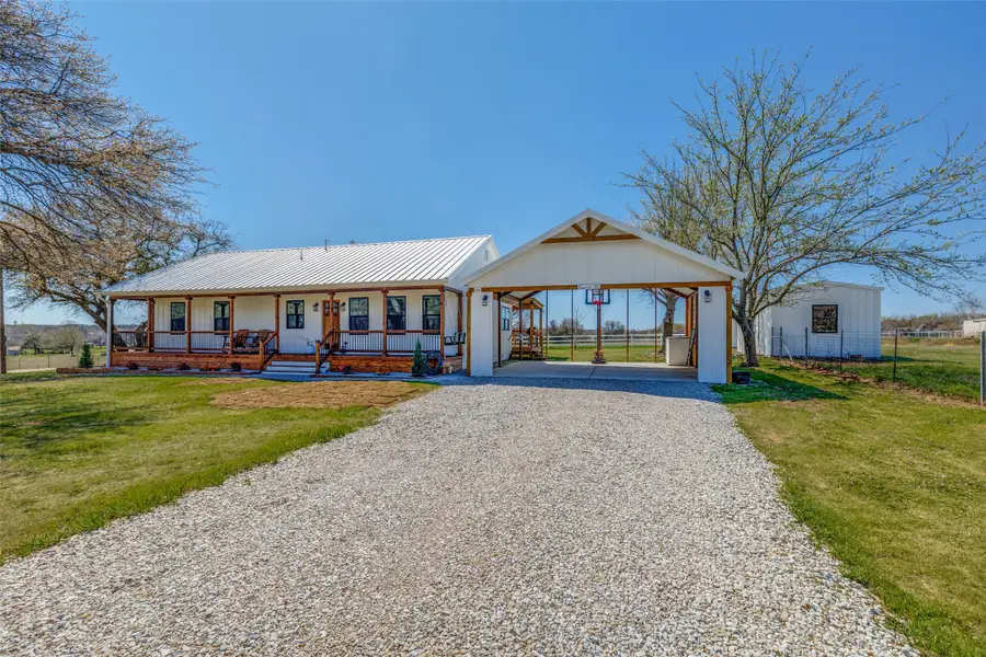 320 English Court, Springtown, TX 76082 - #2