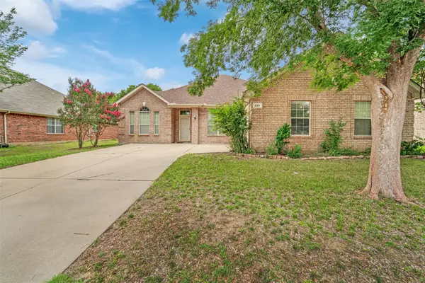 824 Duck Pond Dr, Grand Prairie, TX 75052