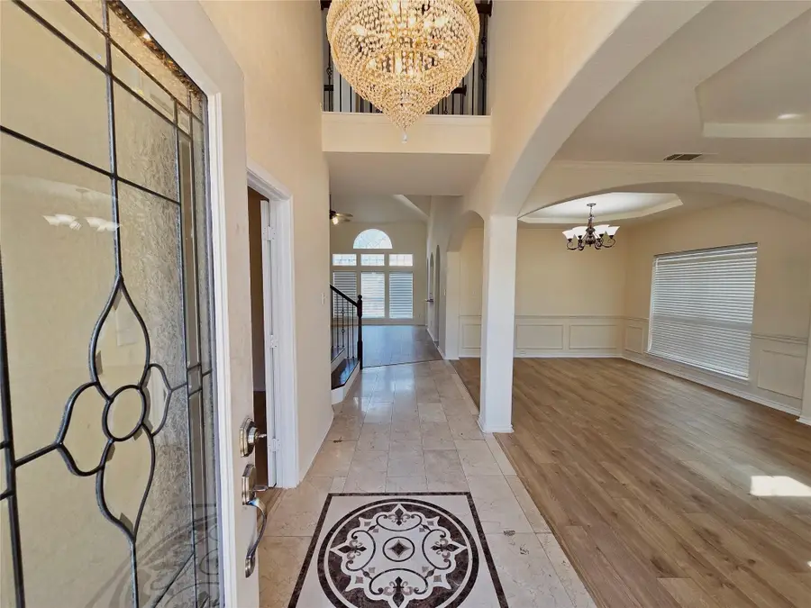 5207 W Cove Way, Grand Prairie, TX 75052 - #2