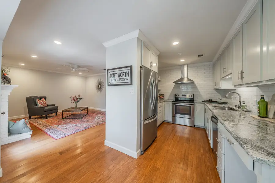 913 Roaring Springs Road, Fort Worth, TX 76114 - #2