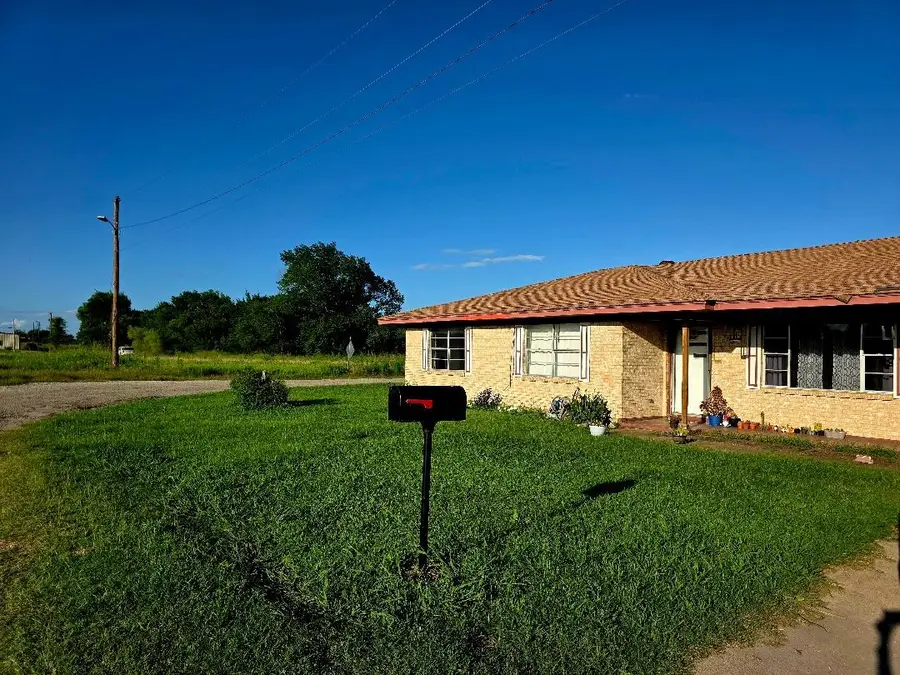 602 Hewitt Street, Groesbeck, TX 76642 - #2