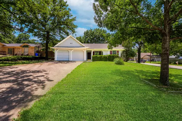 617 Rolling Ridge Court, Azle, TX 76020