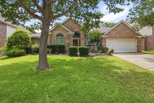 917 Water Oak Drive, Grapevine, TX 76051