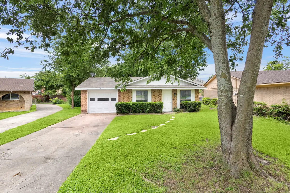 111 Alamo Street, Waxahachie, TX 75165 - #1