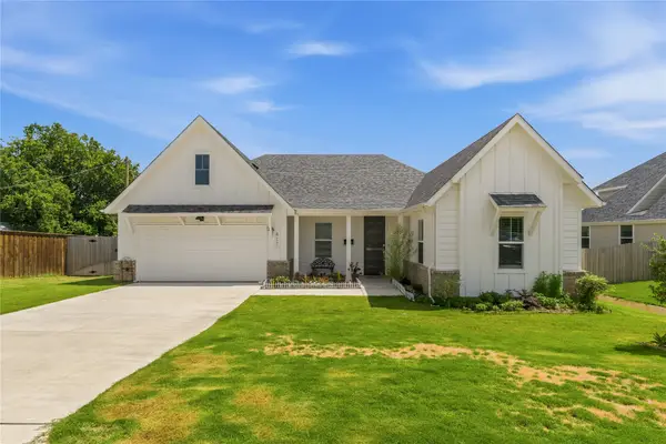 411 W Harwood Road, Euless, TX 76039