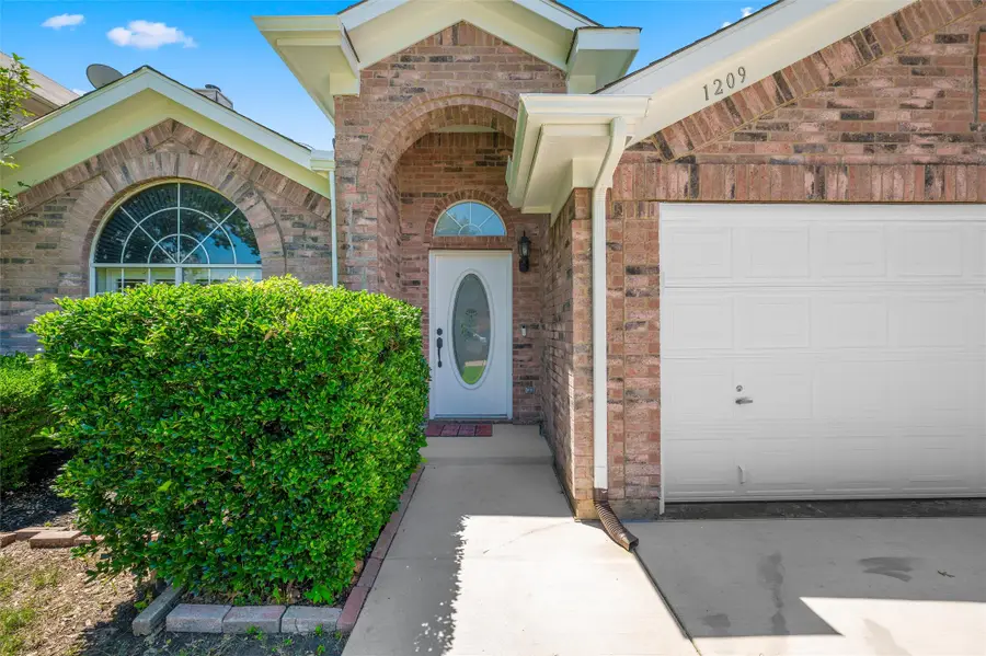 1209 Secretariat Drive, Grand Prairie, TX 75052 - #2