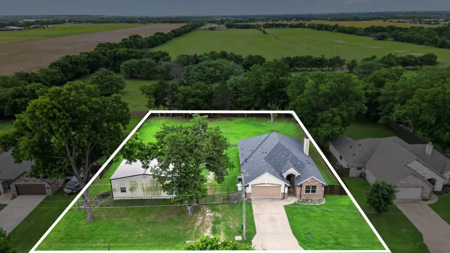 1004 E Main Street, Tioga, TX 76271 - #2