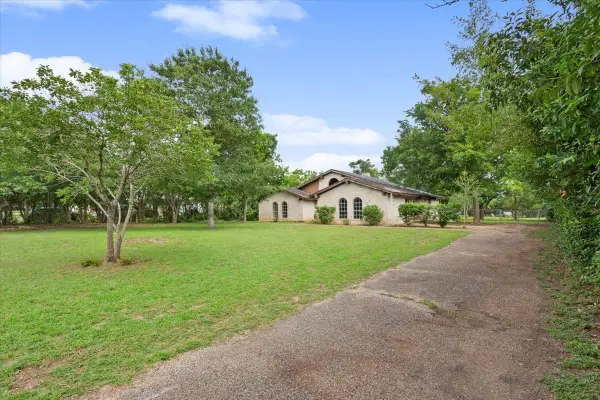 317 W Chapman Road, Hewitt, TX 76643