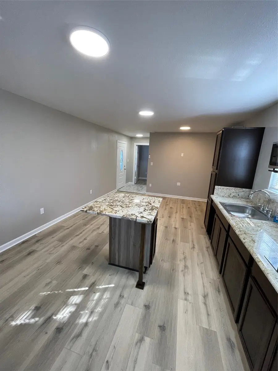 110 Crockett Street #B & F, Valley View, TX 76272 - #3