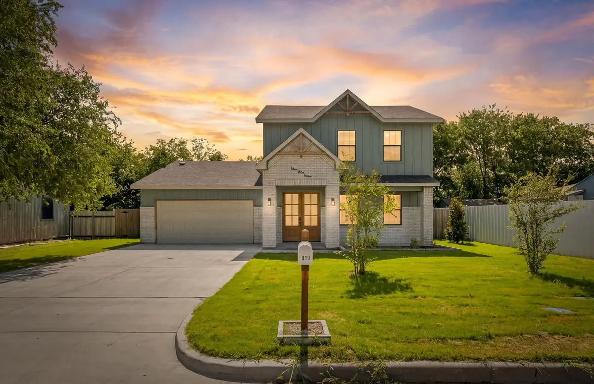 919 SW 3rd Avenue, Mineral Wells, TX 76067 - #1