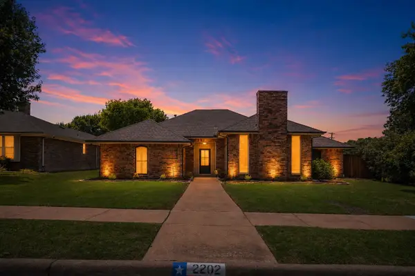 2202 Silver Holly Lane, Richardson, TX 75082