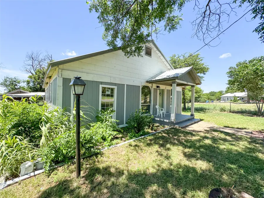 1402 Avenue A, Cisco, TX 76437 - #3