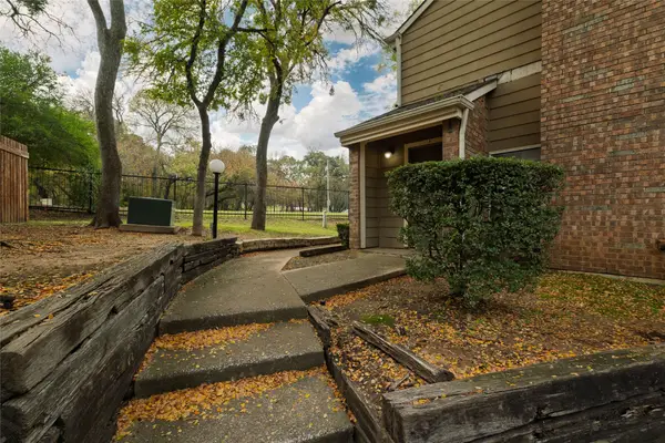 2104 Park Willow Lane #A, Arlington, TX 76011