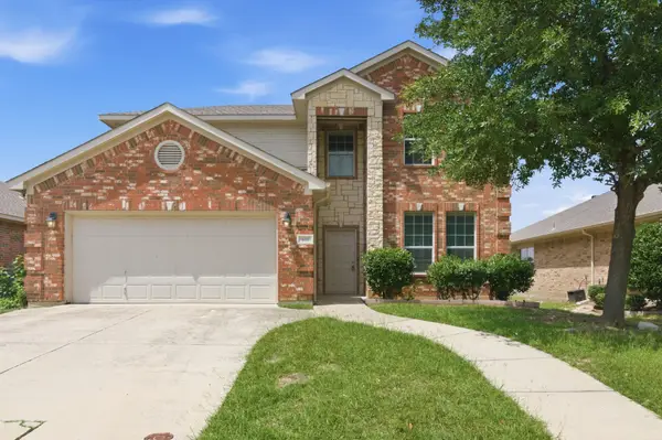 420 Sandy Creek Drive, Fort Worth, TX 76131