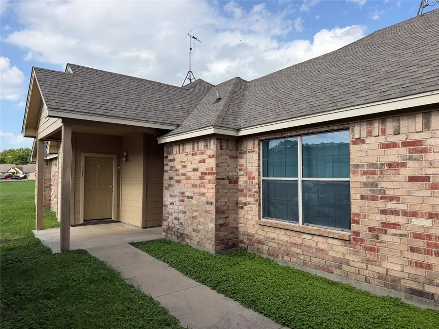 121-127 Sunburst Court, Weatherford, TX 76087 - #2