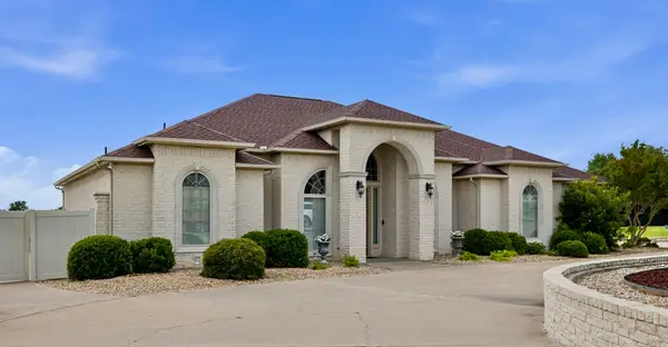 1614 Crow Creek Drive, Granbury, TX 76049