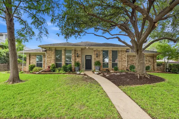 413 Blue Jay Court, Bedford, TX 76021
