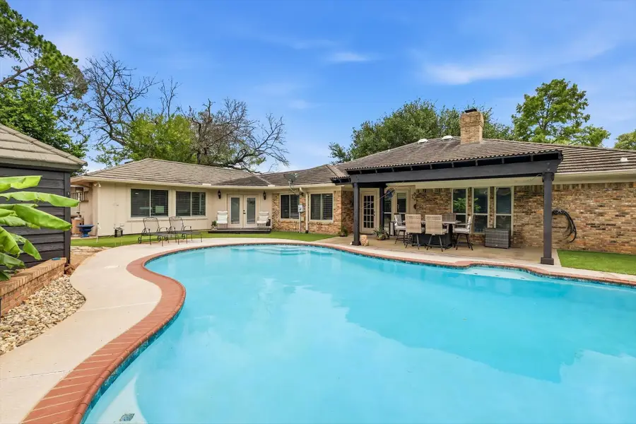 413 Blue Jay Court, Bedford, TX 76021 - #2
