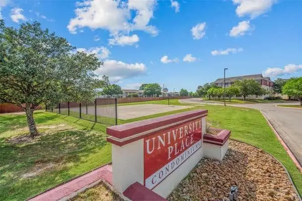 525 Southwest Parkway #104, College Station, TX 77840