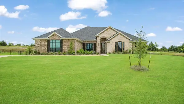 1080 Julian Drive, Van Alstyne, TX 75495