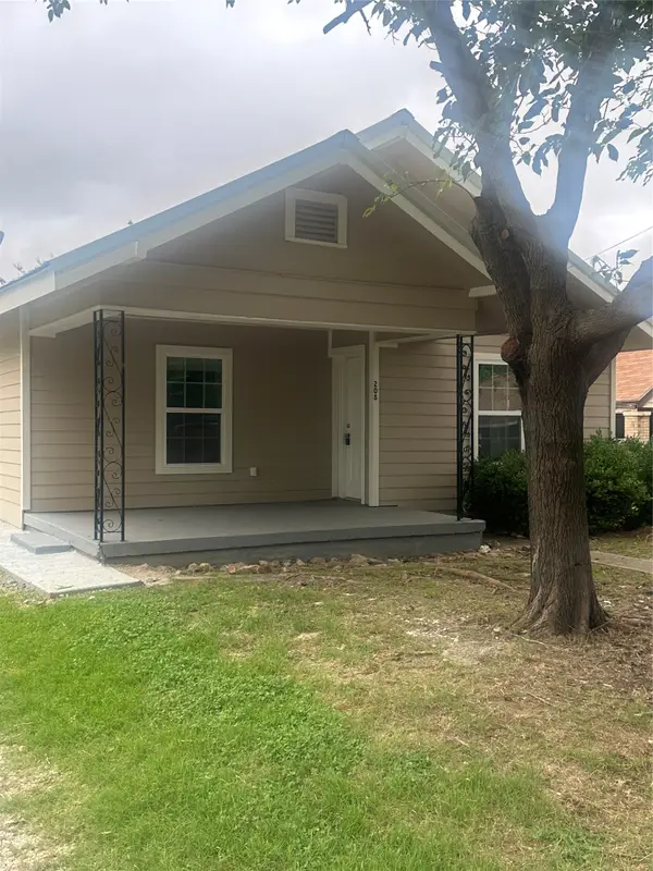 208 Washington Street, Bowie, TX 76230