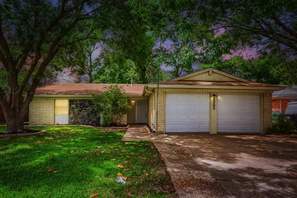1208 Darlene Lane, Arlington, TX 76010