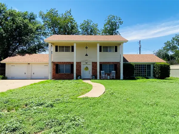 661 S 11th Avenue, Munday, TX 76371