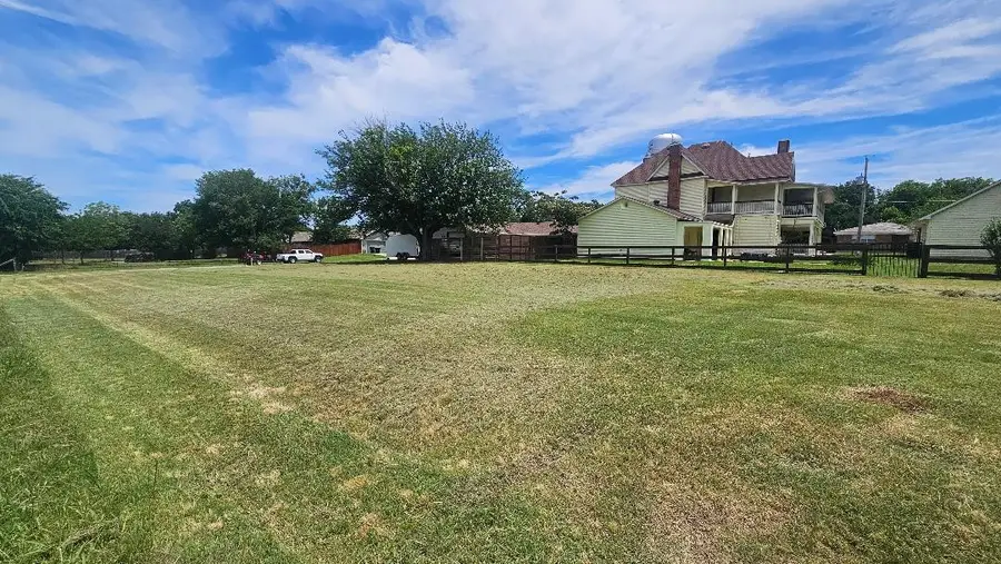 116 E Cooper Street, Pilot Point, TX 76258 - #2