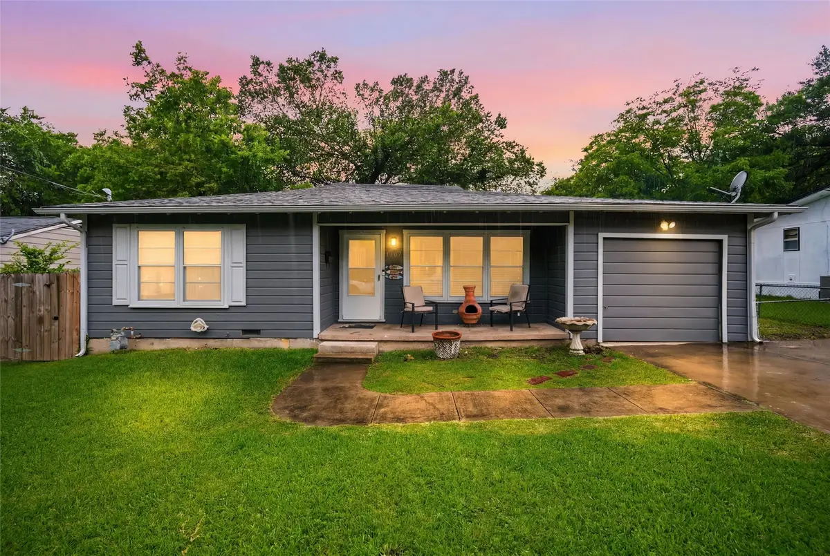 1307 N Gaines Street, Ennis, TX 75119 - #1