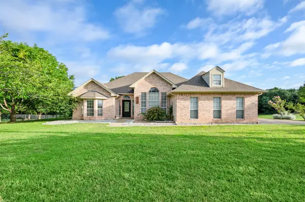 214 Knob Hill Drive, Granbury, TX 76048