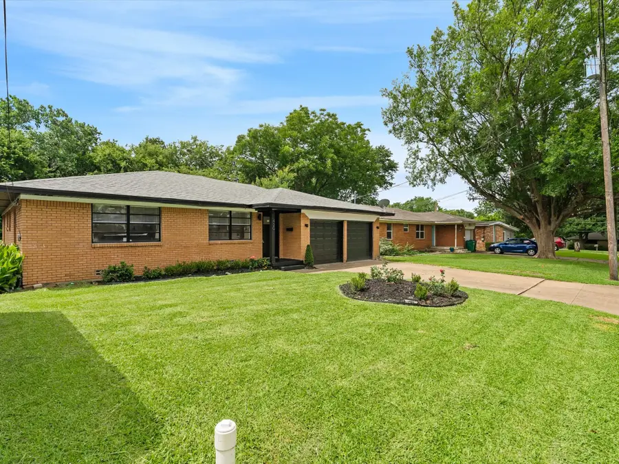 420 W Anita Street, Sherman, TX 75092 - #2
