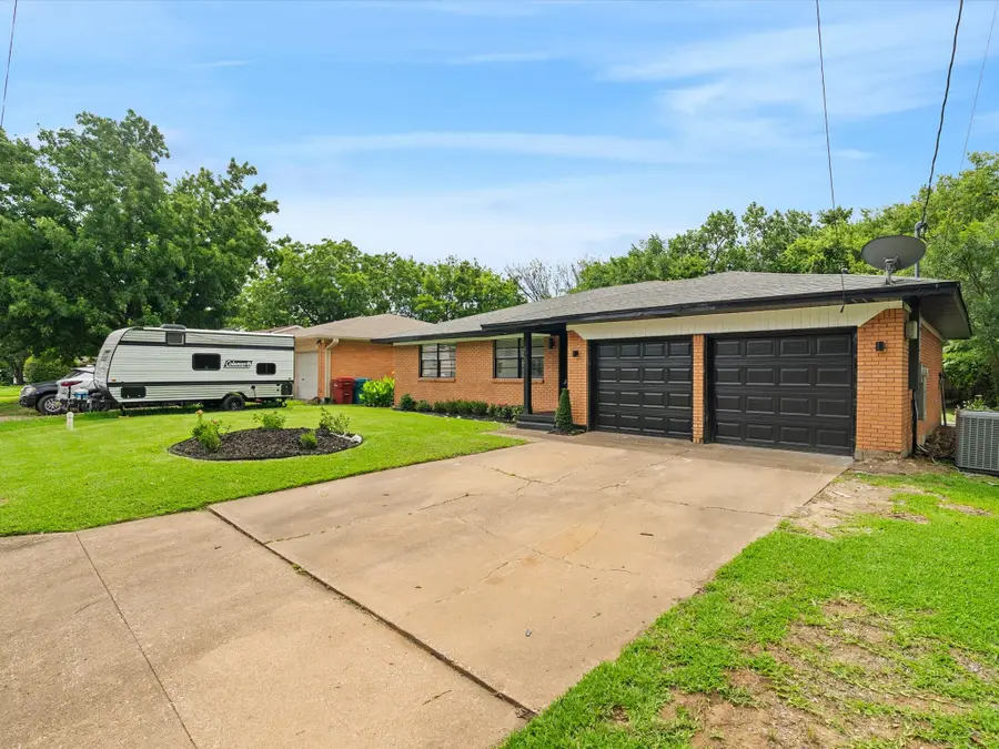 420 W Anita Street, Sherman, TX 75092 - #3