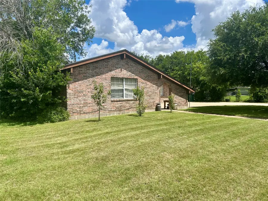 285 N Avenue B, Crawford, TX 76638 - #2