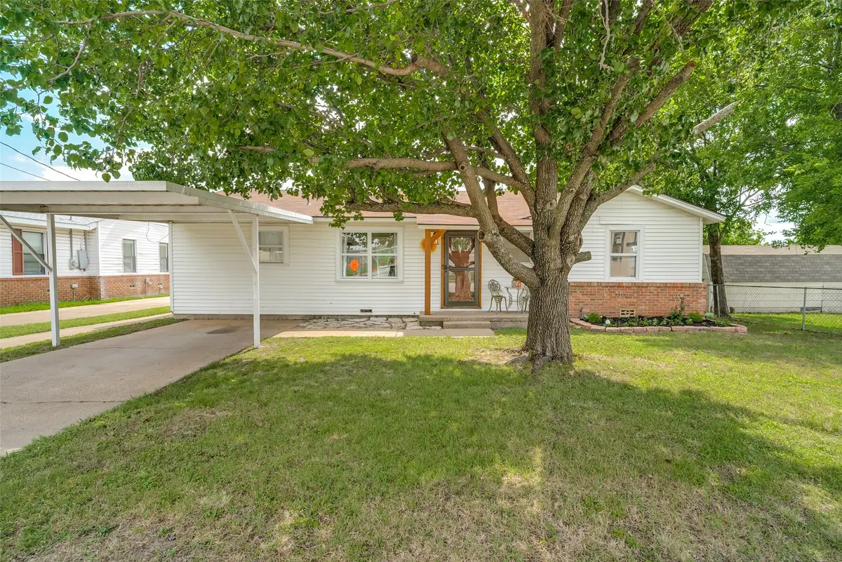 709 Charles Street, Weatherford, TX 76086 - #1