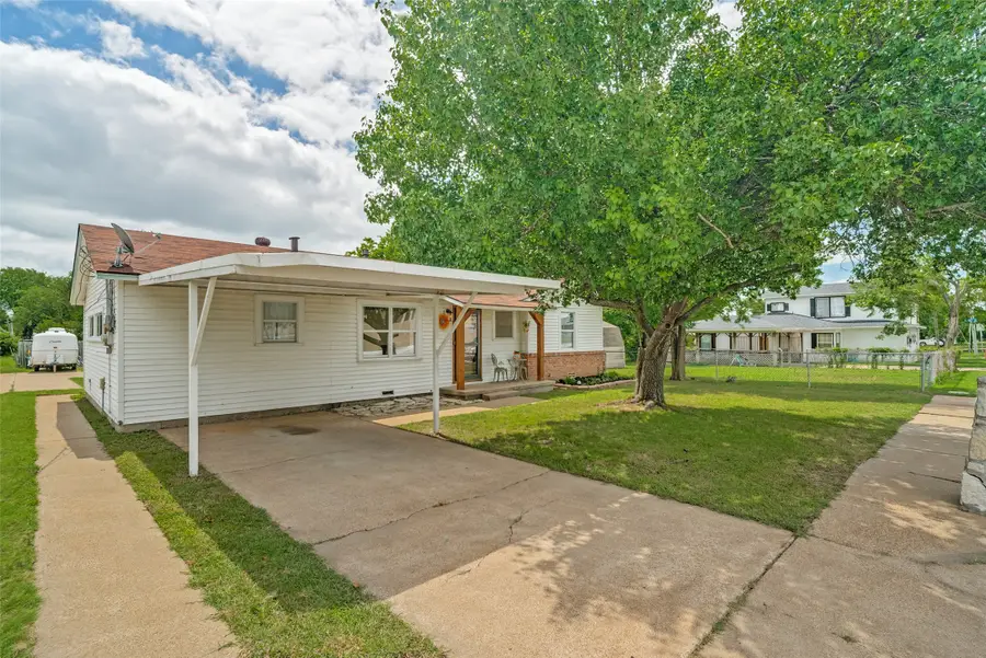 709 Charles Street, Weatherford, TX 76086 - #2
