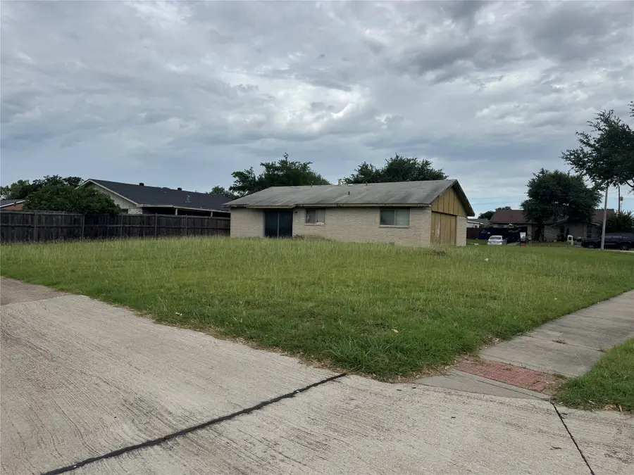 2124 Highbury Road, Carrollton, TX 75007 - #2