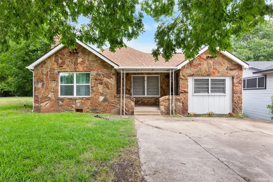 1211 N Harrison Avenue, Sherman, TX 75090 - #3