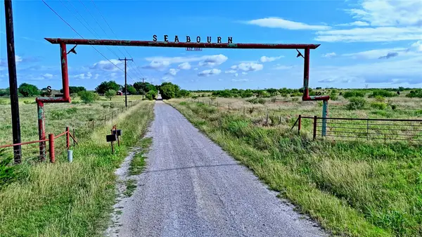 576 Seabourn Road, Henrietta, TX 76365