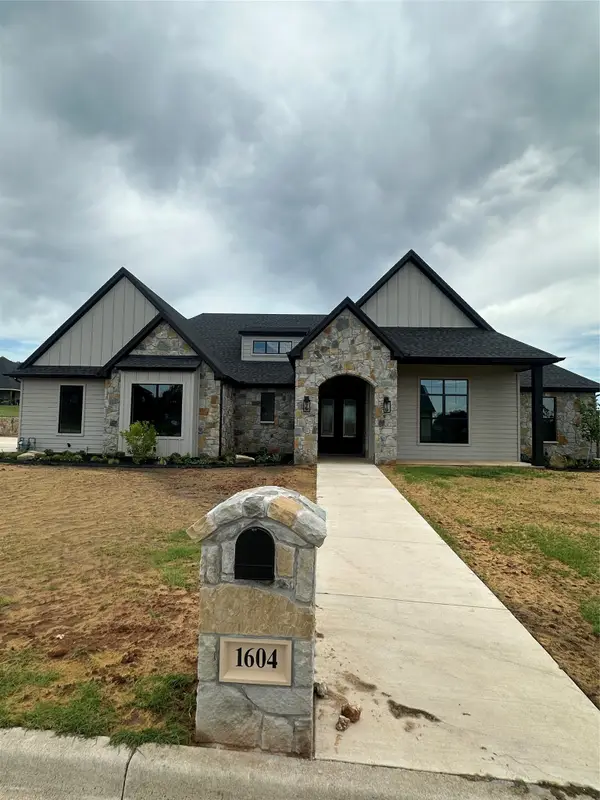 1604 N Mason, Bowie, TX 76230