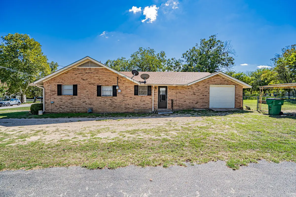 610 N Camden Street, Dublin, TX 76446 - #1