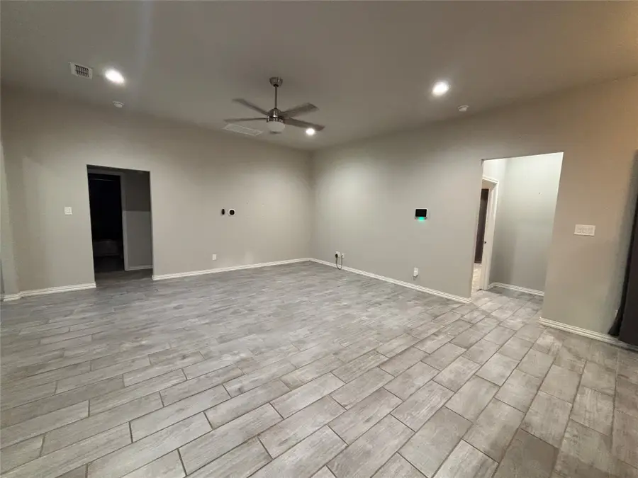 621 N Avenue B, Springtown, TX 76082 - #3