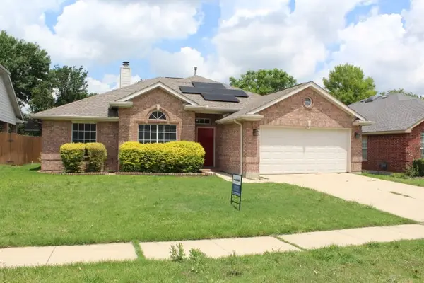 1070 Hillwood Drive, Saginaw, TX 76179