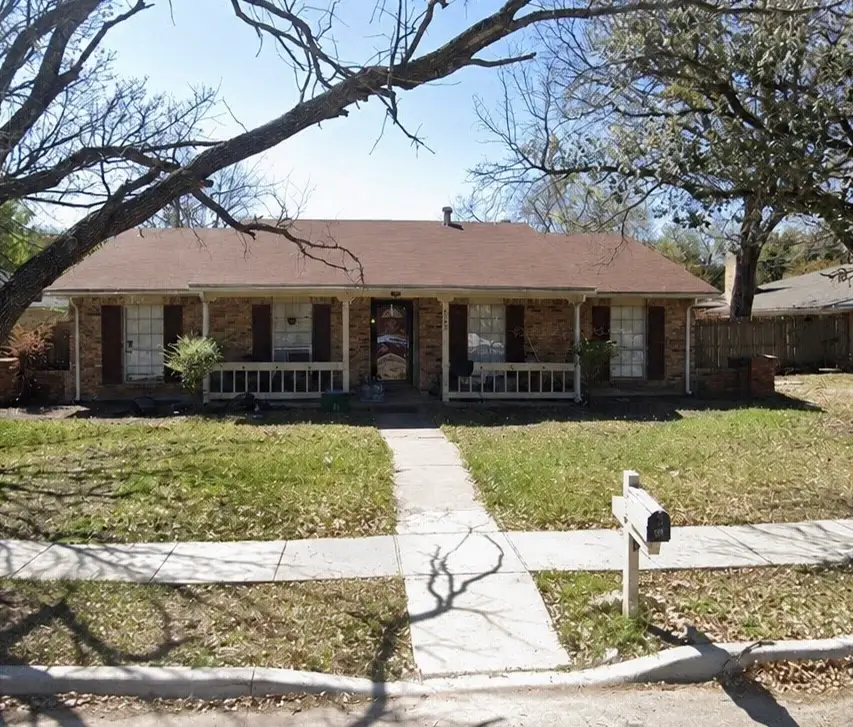 825 Pinoak Drive, Grand Prairie, TX 75052 - #1