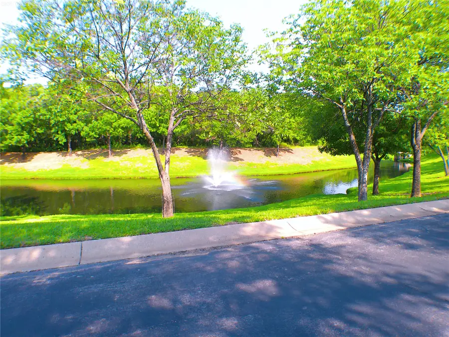 933 Bridges Drive, Arlington, TX 76012 - #2