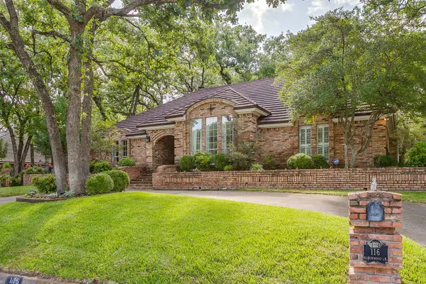 116 Robinwood Lane, Azle, TX 76020